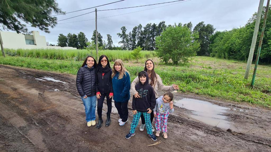 Pagaron para tener la plaza, pero llevan casi una década de promesas
