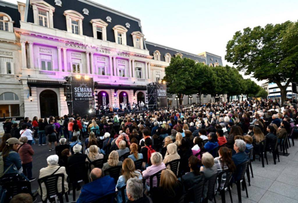 Celebración por el día de la música en la calle del Pasaje Dardo Rocha
