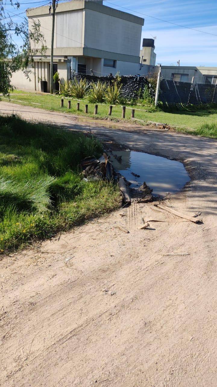 En City Bell un pozo que “traga ruedas” ya suma 10 pedidos de arreglo