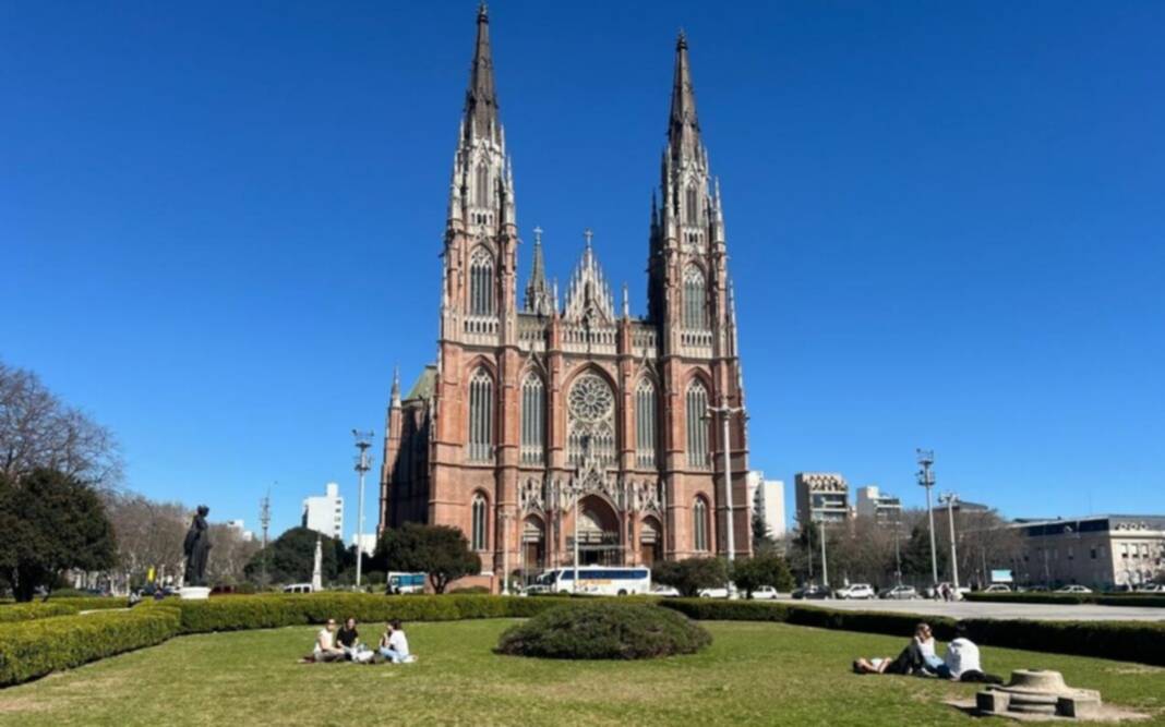 Domingo a puro sol en La Plata: cómo sigue el tiempo durante el finde XXL