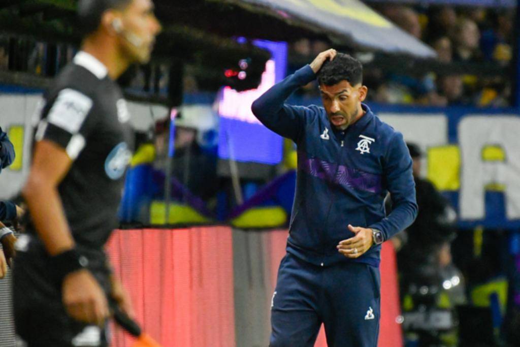 Tevez recibió una gran ovación en La Bombonera