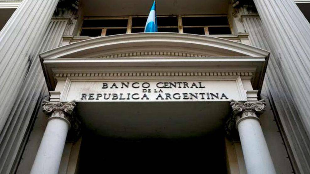Reservas bajo la lupa: crece el rojo en el Banco Central