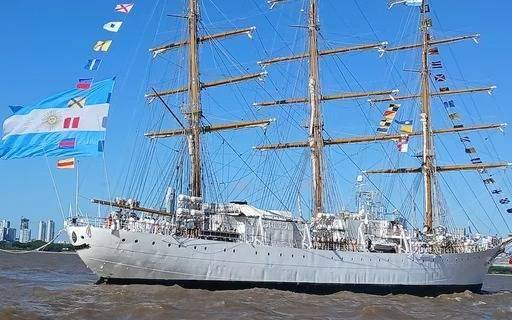 Emotivo retorno de la Fragata Libertad