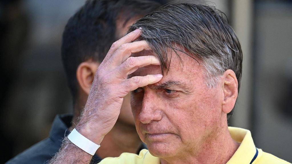 Un momento de “paranoia” llevó a Bolsonaro a quemar la tobillera