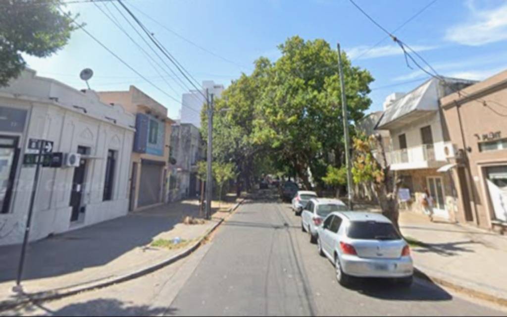 Una mujer la pasó mal en Barrio Norte por un asalto