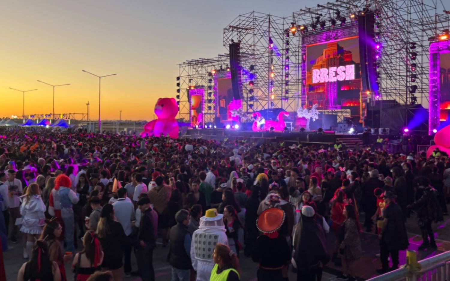 Debut multitudinario de la Fiesta de Disfraces en el Autódromo de San Nicolás 