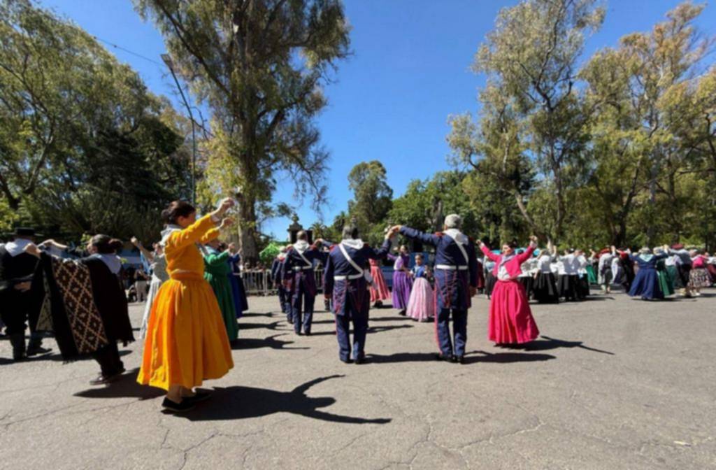 Colorido cierre para el mes de la tradición