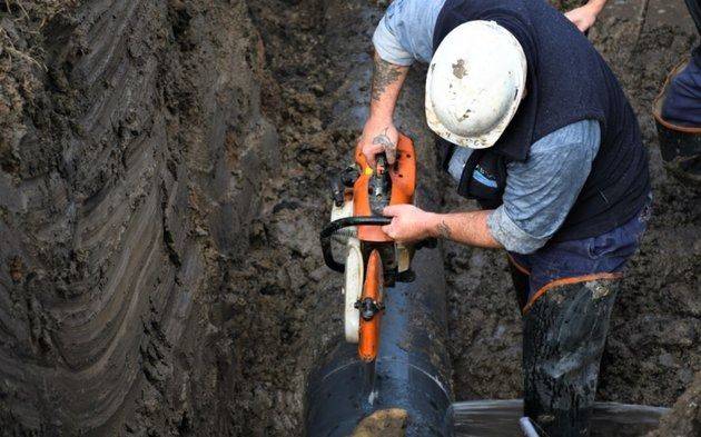 La Plata sin agua este martes: a qué barrio afecta el empalme de cañerías de Absa