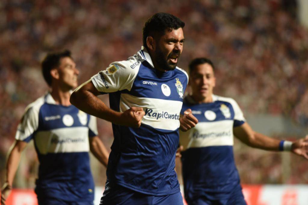 Gimnasia aprobó un duro examen en Santa Fe