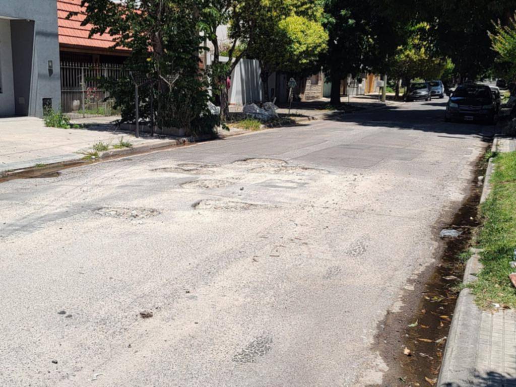 Piden el arreglo de las calles en 49 de 27 a 29