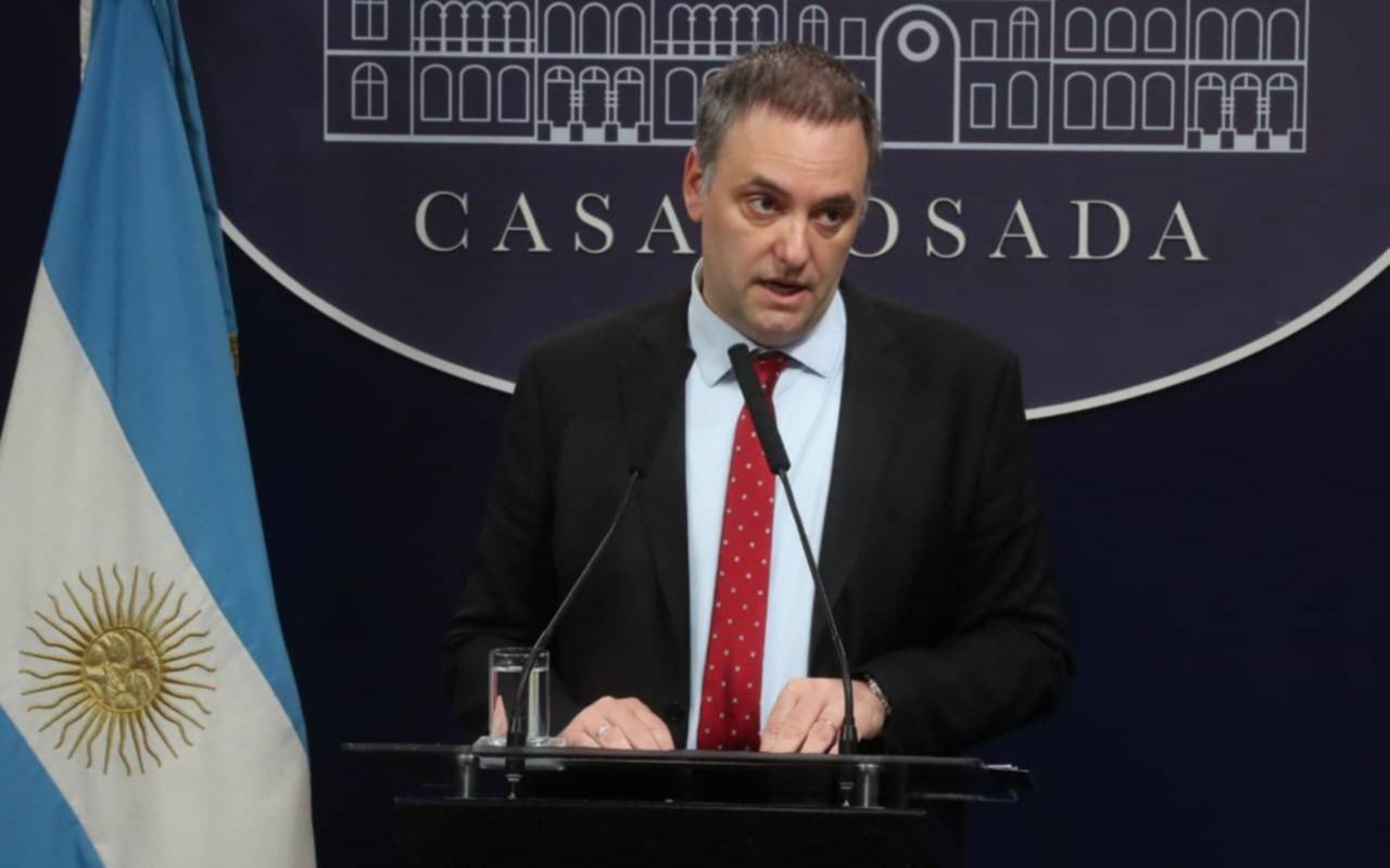 Adorni encabeza su primera reunión de Gabinete para reforzar "el diálogo interno"