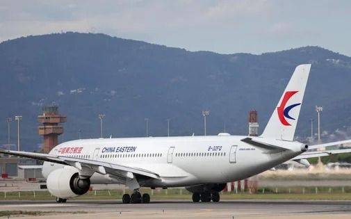 Autorizan a China Eastern Airlines a operar en el país y realizará el vuelo comercial más largo del mundo
