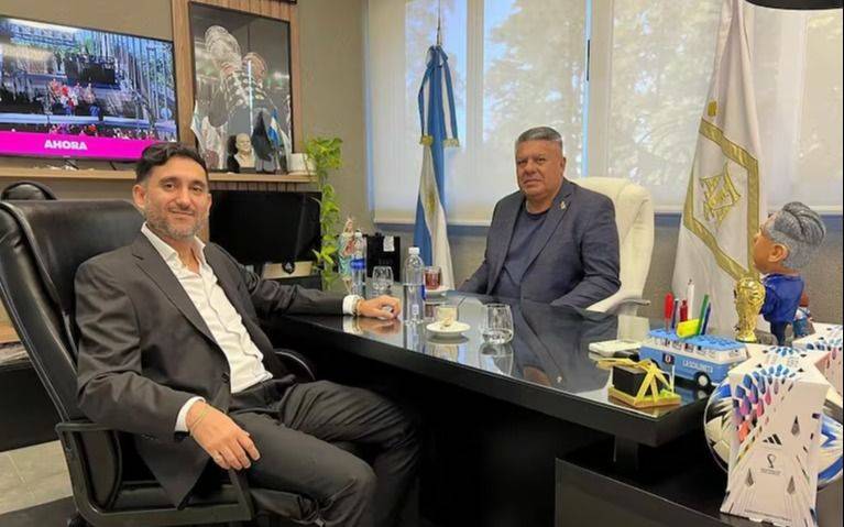 Coletazos del pasillo: la financiera de Vallejos y el "PDFgate" acorralan a Chiqui Tapia