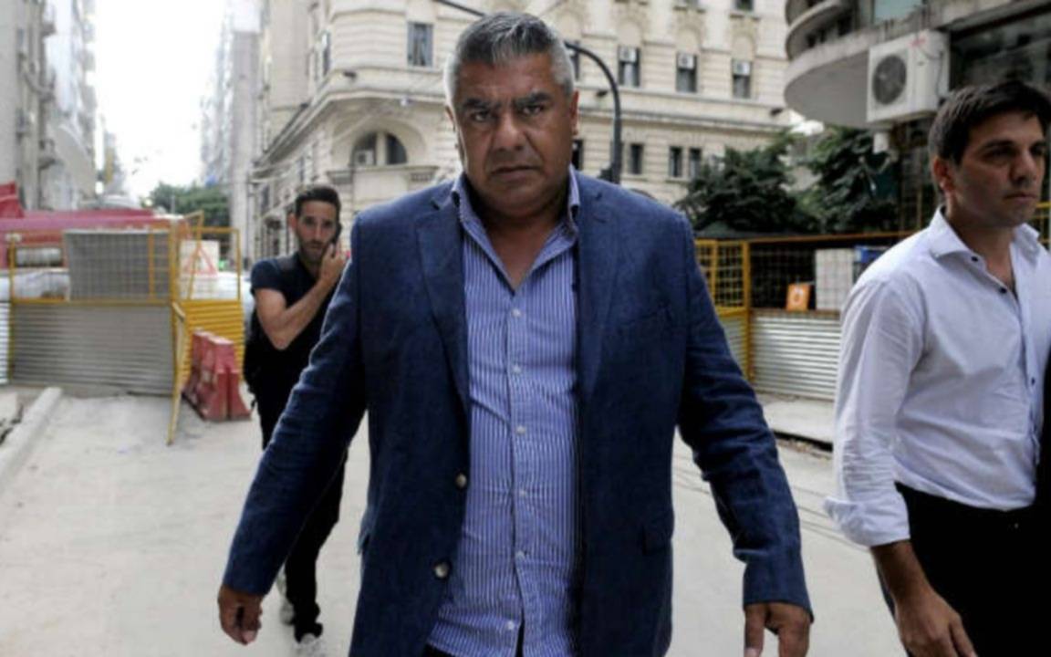 26/11/2025 | UN DÍA MÁS.- El fútbol argentino en llamas, con La Plata en  el centro de la escena