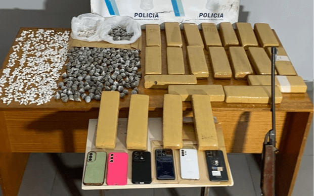 Megaoperativo antidroga en Quilmes: cuatro detenidos y más de 11 kilos incautados