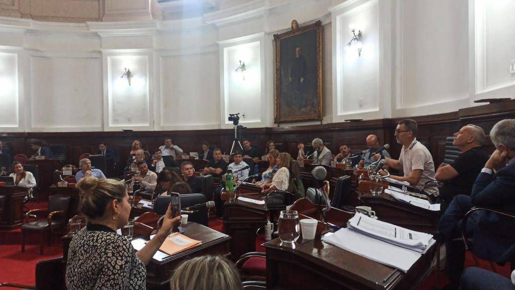 El Concejo aprobó el Presupuesto 2026, la ordenanza Fiscal y el pliego de los micros