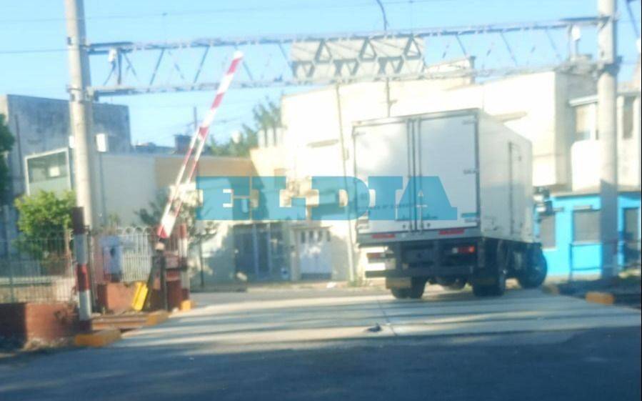 ¡Alivio! Se habilitó este viernes el tránsito en el paso a nivel de 1 y 38 en La Plata