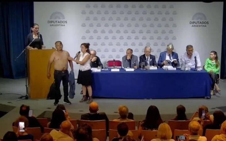 Un enorme papelón y el riesgoso relato antivacunas