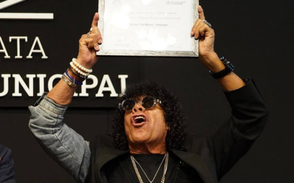 La Mona, Ilustre: alegría, emoción y un show de gestos