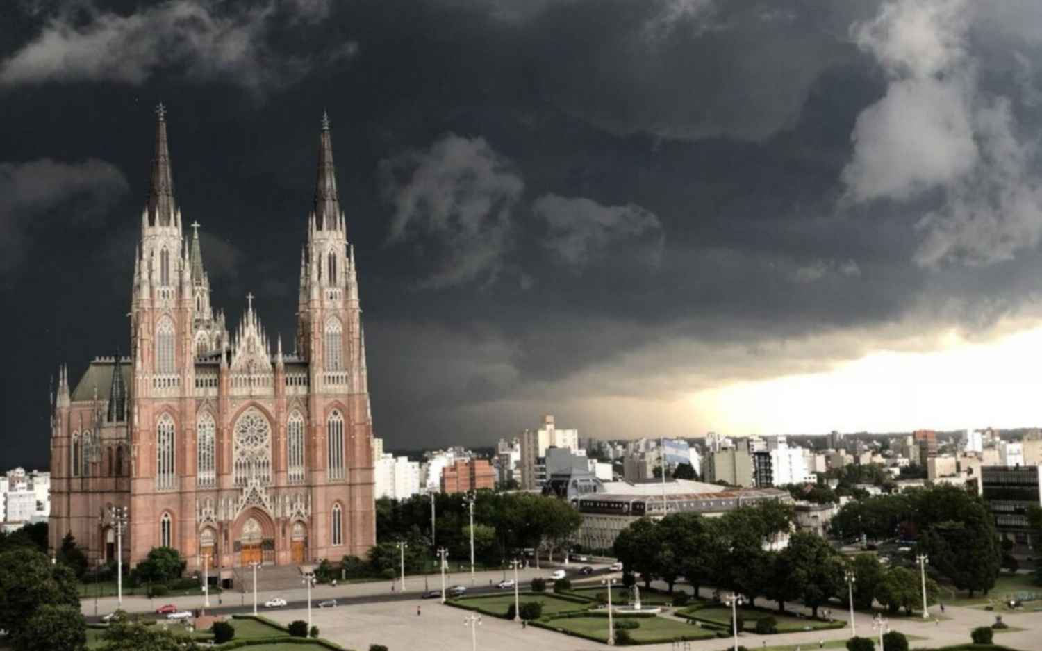Domingo inestable en La Plata: cielo nublado y probabilidad de lluvias durante toda la jornada