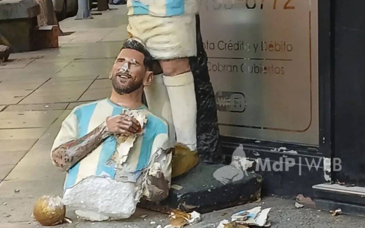 Destrozaron una estatua de Lionel Messi en Mar del Plata