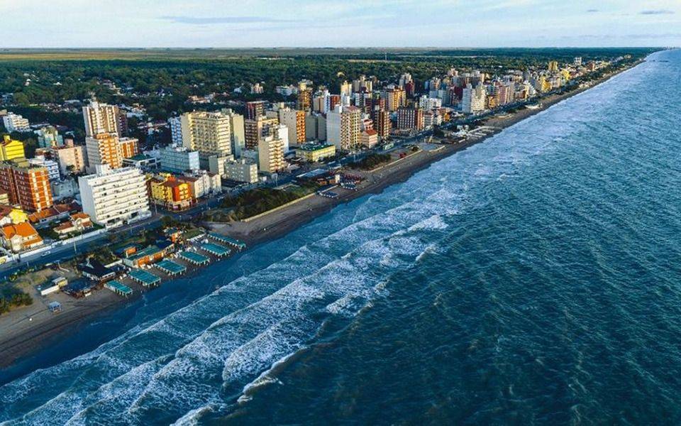 Más calor que lo normal en la Costa Atlántica bonaerense este verano: el pronóstico del SMN 