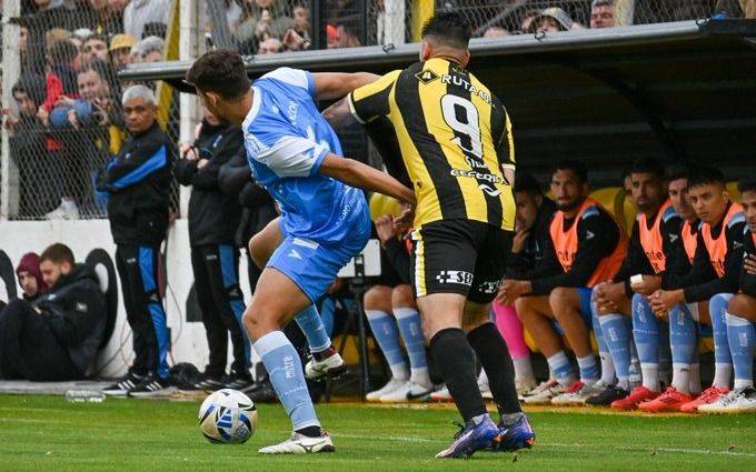 Estudiantes de Río Cuarto ascendió a la Primera División: le ganó la serie a Deportivo Madryn
