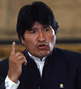Evo Morales busca frenar el malestar social con un "salariazo"