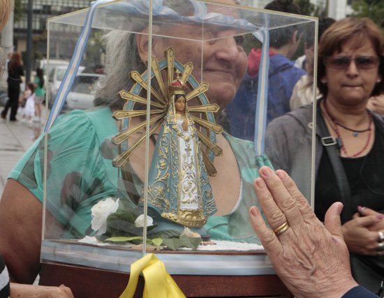 La Virgen bendecida por el Papa se fue para Luján