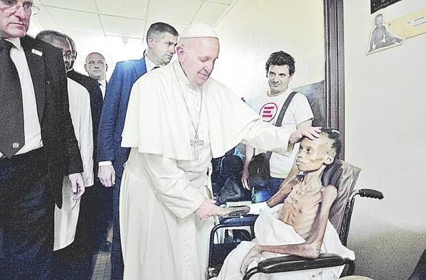El Papa culminó su viaje a Africa con un enérgico pedido por la paz
