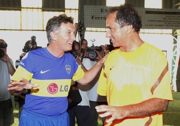 Se gobierna como se juega. Se juega como se vive. Un presidente bostero