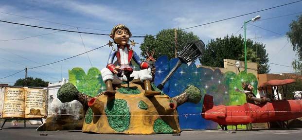 Al final serán unos 120 los muñecos que arderán para recibir el Año Nuevo