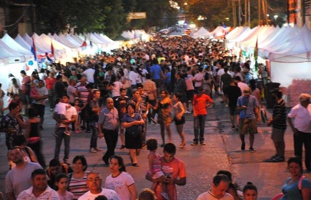 Multitudinaria Feria de las Colectividades