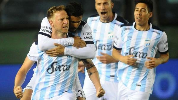 Atlético (T) goleó a Quilmes en el cierre de la jornada