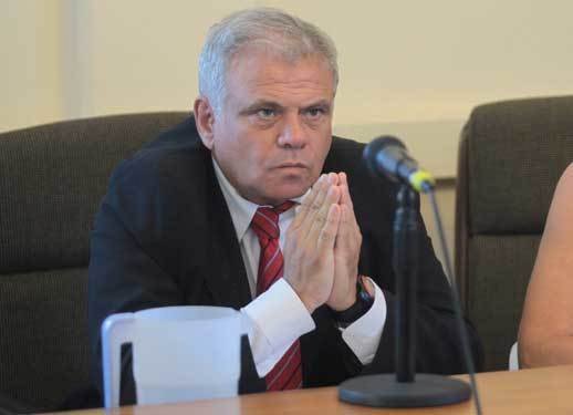 Claudio Bernard dio marcha atrás