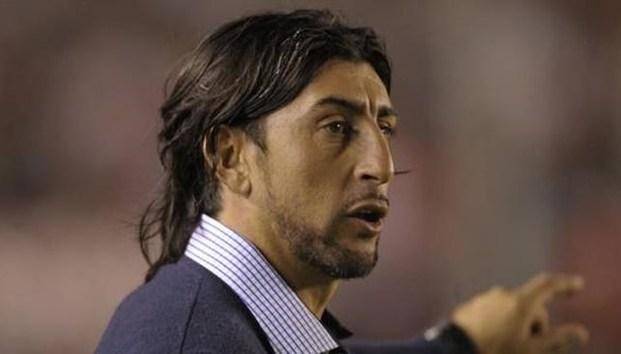 Duras acusaciones de un ex DT de un club de primera que tuvo que renunciar por la barrabrava