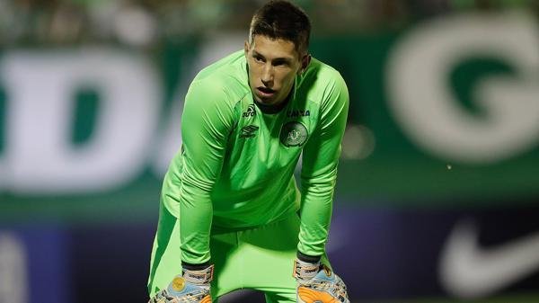 El arquero de Chapecoense regresó a Brasil y quedó internado en San Pablo