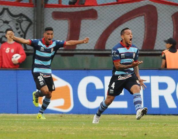 Arsenal venció a Vélez en Sarandí y toma aire