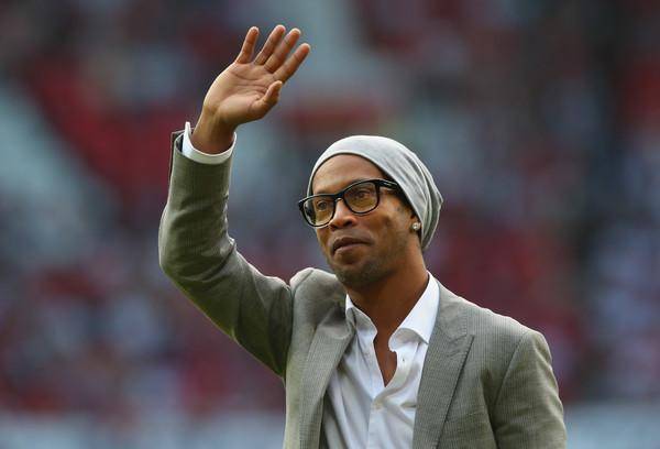 El representante de Ronaldinho confirmó que podría jugar en el Chapecoense