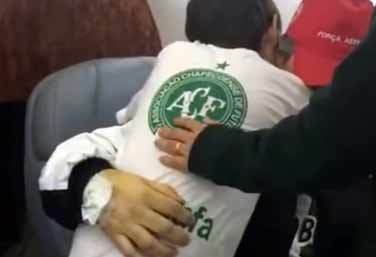 Emoción: sobreviviente de Chapecoense se reencontró con su familia