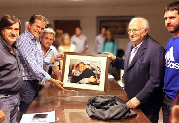 Ex presidente invitado a la reunión de CD