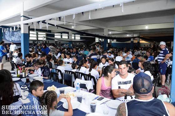 Hinchas despidieron el año en Abasto