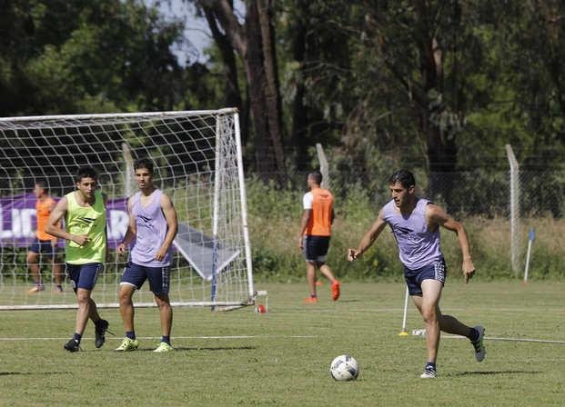 Lobos se afirma entre los titulares y Carrera, en duda
