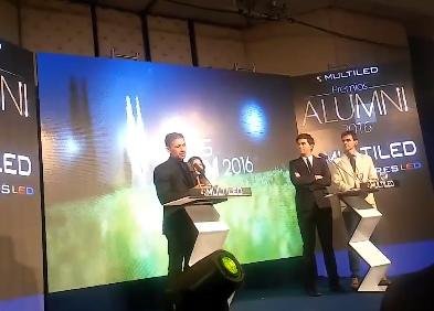 Vivas recibió el premio Alumni como el mejor entrenador del año
