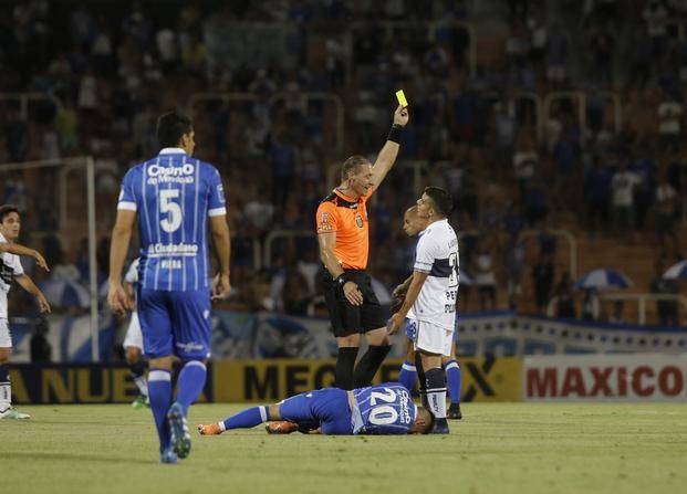 Volvió a ganar con Pitana como árbitro