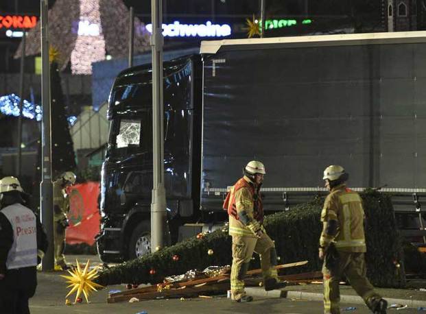 Atacan con un camión en un concurrido mercado de Berlín: 12 muertos