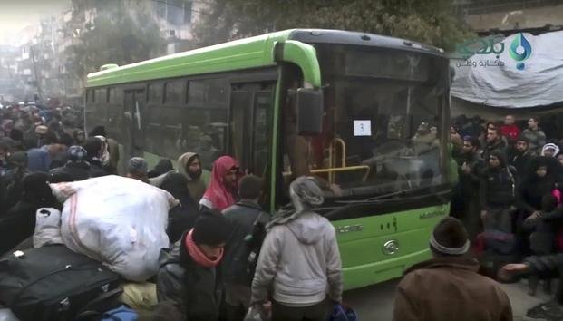 Comenzó la evacuación de civiles en Alepo