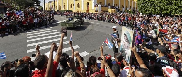 Cuba cierra los homenajes y le da el último adiós a Fidel
