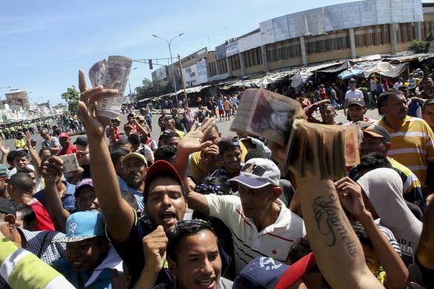 Venezuela: violentas protestas por falta de alimentos y dinero