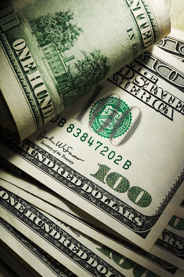 Baja el dólar oficial a $ 16,20